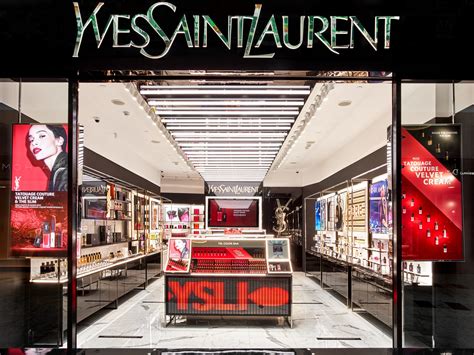 Yves Saint Laurent Beauty a deschis primul boutique din Europa, .